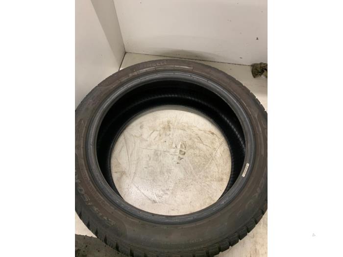 Używane Opona zimowa Cena na żądanie oferowane przez Autodemontage van de Laar
