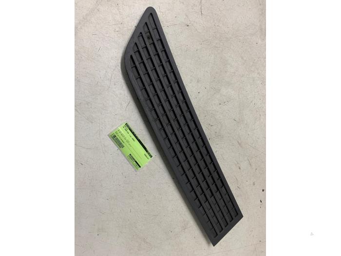 Używane Grill Volkswagen Crafter 2.5 TDI 30/32/35/46/50 Cena na żądanie oferowane przez Autodemontage van de Laar