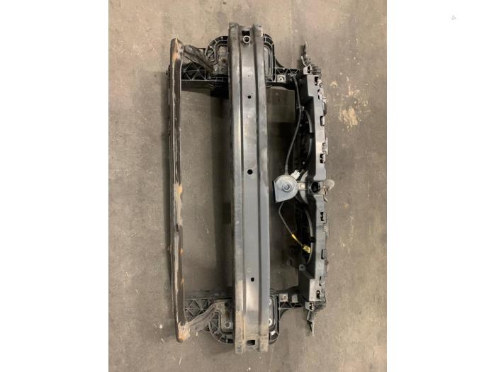 Begagnade Front Fiat Grande Punto (199) 1.2 Pris € 100,00 Marginaltabell erbjuds av Autodemontage van de Laar