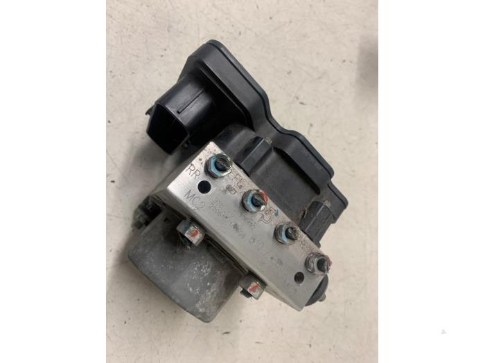 Usados Bomba ABS Mitsubishi Space Star (A0) 1.0 12V Precio de solicitud ofrecido por Autodemontage van de Laar