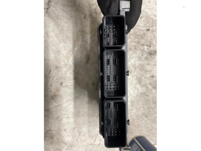 Used Engine management computer Renault Captur I (2R) 1.2 TCE 16V EDC Price € 100,00 Margin scheme offered by Autodemontage van de Laar