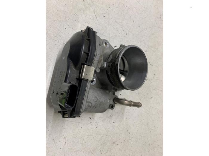 Usagé Boitier papillon Peugeot 108 1.0 12V VVT-i Prix € 30,00 Règlement à la marge proposé par Autodemontage van de Laar