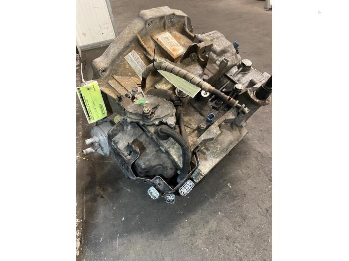 Getriebe van een Renault Vel Satis (BJ) 3.5 V6 24V Autom. 2002