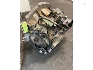 Getriebe van een Renault Vel Satis (BJ) 3.5 V6 24V Autom. 2002