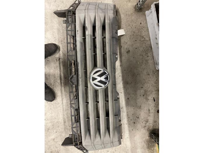 Używane Grill Volkswagen Crafter 2.0 TDI 16V Cena € 85,91 Z VAT oferowane przez Autodemontage van de Laar