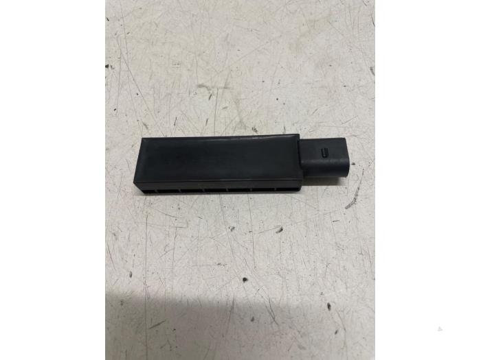Używane Keyless Entry-Antena Audi A3 Sportback (8VA/8VF) 1.4 TFSI 16V e-tron Cena € 25,00 Procedura marży oferowane przez Autodemontage van de Laar