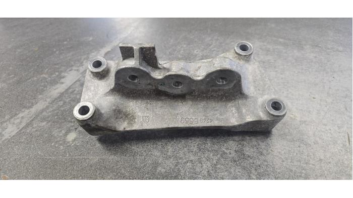 Usagé Support moteur Opel Astra K 1.2 Turbo 12V Prix € 30,00 Règlement à la marge proposé par Autodemontage van de Laar