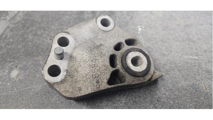 Usagé Support moteur Opel Astra K 1.2 Turbo 12V Prix € 35,00 Règlement à la marge proposé par Autodemontage van de Laar