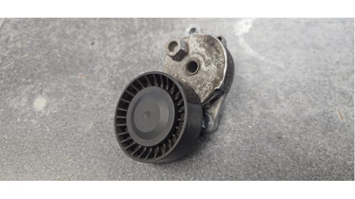 Usados Tensor correa múltiple Opel Astra K 1.2 Turbo 12V Precio € 25,00 Norma de margen ofrecido por Autodemontage van de Laar