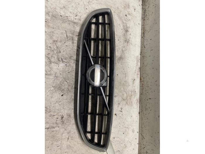 Używane Grill Volvo V40 (MV) 1.6 D2 Cena € 175,00 Procedura marży oferowane przez Autodemontage van de Laar