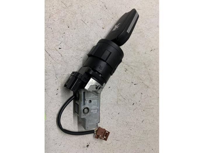 Używane Stacyjka + Kluczyk Peugeot 208 I (CA/CC/CK/CL) 1.2 Vti 12V PureTech 82 Cena € 70,00 Procedura marży oferowane przez Autodemontage van de Laar