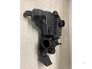 Usados Cuerpo de filtro de aire Kia Picanto (TA) 1.2 16V Precio € 40,00 Norma de margen ofrecido por Autodemontage van de Laar