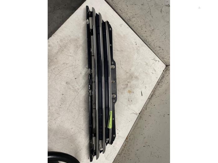 Gebrauchte Grill Mini Clubman (R55) 1.6 16V Cooper Preis € 25,00 Margenregelung angeboten von Autodemontage van de Laar