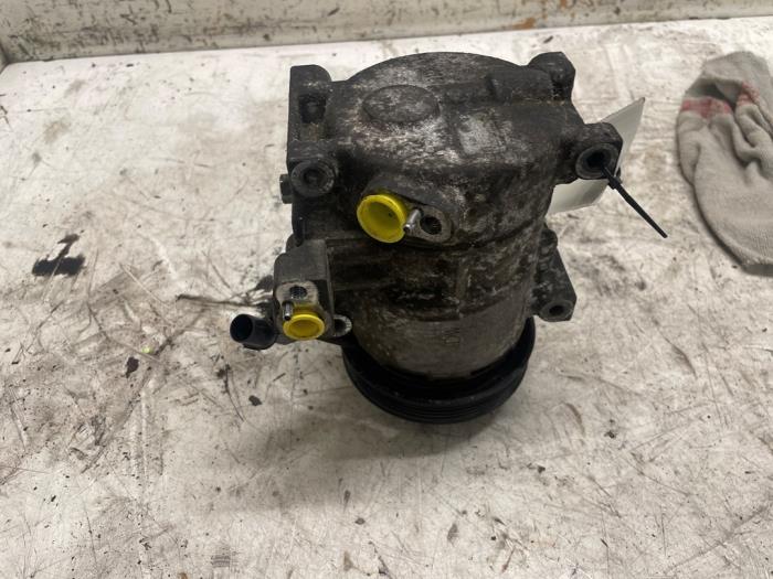 Usagé Pompe clim Hyundai i20 1.2i 16V Prix € 70,00 Règlement à la marge proposé par Autodemontage van de Laar