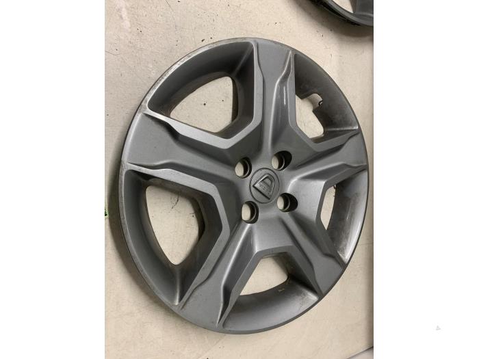 Używane Kolpak Dacia Logan MCV III/Sandero Wagon (SD07) 0.9 TCe 90 12V GPL Cena € 12,50 Procedura marży oferowane przez Autodemontage van de Laar
