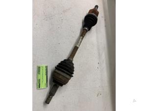Begagnade Drivaxel, vänster fram Dacia Logan MCV III/Sandero Wagon (SD07) 0.9 TCe 90 12V GPL Pris € 70,00 Marginaltabell erbjuds av Autodemontage van de Laar
