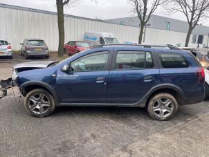 Używane Zestaw relingów dachowych Dacia Logan MCV III/Sandero Wagon (SD07) 0.9 TCe 90 12V GPL Cena € 100,00 Procedura marży oferowane przez Autodemontage van de Laar