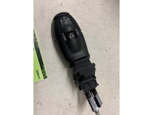 Begagnade Farthållarknapp Peugeot 207/207+ (WA/WC/WM) 1.4 16V VTi Pris € 20,00 Marginaltabell erbjuds av Autodemontage van de Laar