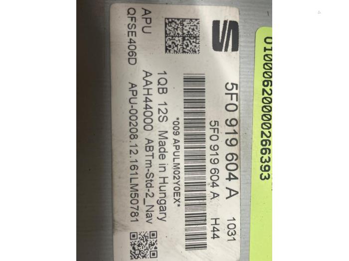 Begagnade Kontrollenhet, multimedia Seat Ibiza IV (6J5) 1.0 EcoTSI 12V Pris € 225,00 Marginaltabell erbjuds av Autodemontage van de Laar