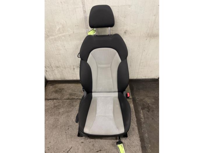 Używane Fotel prawy Audi A1 (8X1/8XK) 1.2 TFSI Cena € 150,00 Procedura marży oferowane przez Autodemontage van de Laar