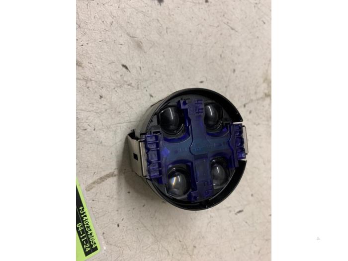 Begagnade Regnsensor Mercedes A (W176) 1.5 A-180 CDI, A-180d 16V Pris € 25,00 Marginaltabell erbjuds av Autodemontage van de Laar