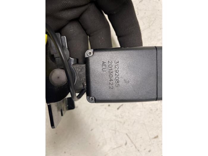 Rear seatbelt buckle, right Volvo V40 1.6 D2 - 31292085