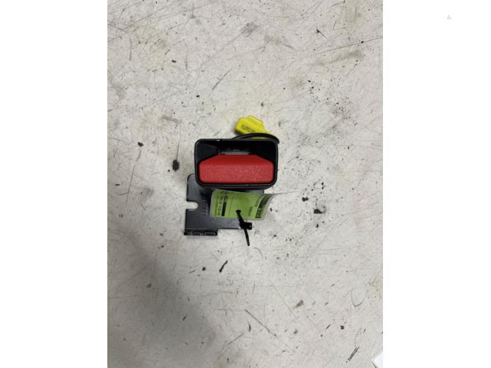 Rear seatbelt buckle, right Volvo V40 1.6 D2 - 31292085