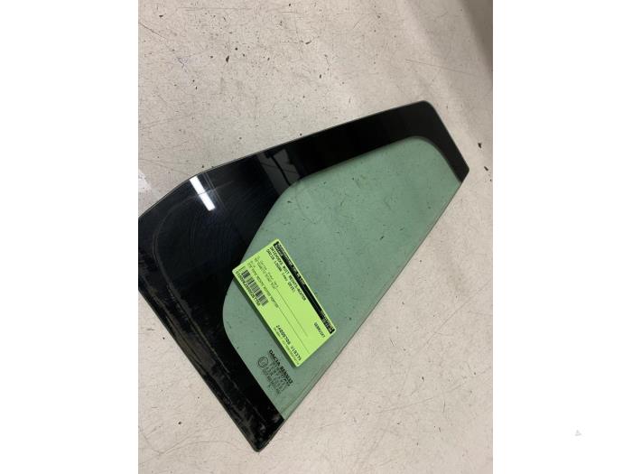 Usados Ventanilla triangular derecha detrás Dacia Logan MCV II/III/Sandero Wagon 0.9 TCE 12V Precio de solicitud ofrecido por Autodemontage van de Laar