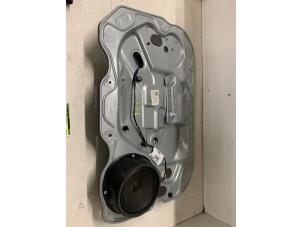 Usados Mecanismo de ventanilla de 4 puertas izquierda delante Ford Focus 2 Wagon 1.6 16V Precio de solicitud ofrecido por Autodemontage van de Laar