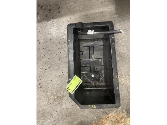 Begagnade Batterilåda Mercedes Sprinter 3,5t (907.6/910.6) 314 CDI 2.1 D RWD Pris på förfrågan erbjuds av Autodemontage van de Laar
