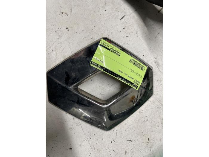 Używane Emblemat Renault Master III (EV/HV/UV/VA/VB/VD/VF/VG/VJ) 2.3 dCi 165 16V FWD Cena na żądanie oferowane przez Autodemontage van de Laar