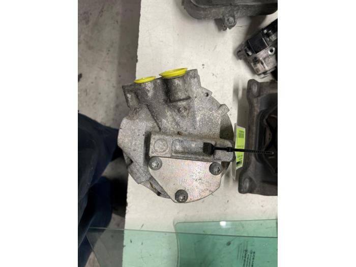 Usagé Pompe clim Renault Master III (EV/HV/UV/VA/VB/VD/VF/VG/VJ) 2.3 dCi 165 16V FWD Prix € 90,75 Prix TTC proposé par Autodemontage van de Laar