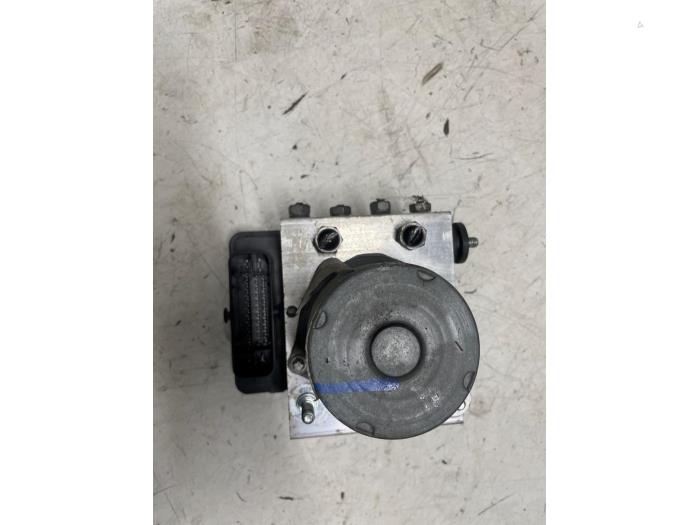 Bloc ABS d'un Renault Master III (EV/HV/UV/VA/VB/VD/VF/VG/VJ) 2.3 dCi 165 16V FWD 2020