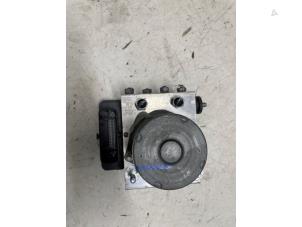 Bloc ABS d'un Renault Master III (EV/HV/UV/VA/VB/VD/VF/VG/VJ) 2.3 dCi 165 16V FWD 2020
