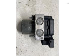 Bloc ABS d'un Renault Master III (EV/HV/UV/VA/VB/VD/VF/VG/VJ) 2.3 dCi 165 16V FWD 2020
