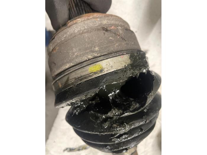 Begagnade Drivaxel, höger fram Renault Master III (EV/HV/UV/VA/VB/VD/VF/VG/VJ) 2.3 dCi 165 16V FWD Pris på förfrågan erbjuds av Autodemontage van de Laar