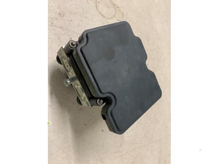 Usagé Bloc ABS Toyota Aygo (B40) 1.0 12V VVT-i Prix € 60,00 Règlement à la marge proposé par Autodemontage van de Laar