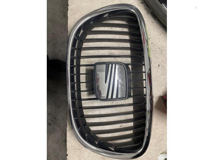 Używane Grill Seat Altea XL (5P5) 1.9 TDI Cena € 50,00 Procedura marży oferowane przez Autodemontage van de Laar