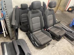Używane Zestaw powlok (kompletny) Volkswagen Passat Variant (3G5) 2.0 TDI 16V 150 Cena € 400,00 Procedura marży oferowane przez Autodemontage van de Laar