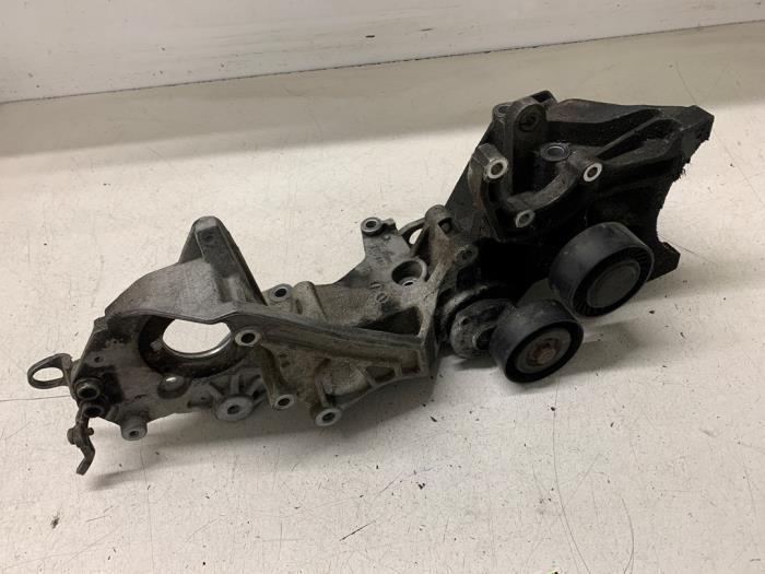 Usagé Support dynamo bas Volkswagen Crafter 2.0 TDI 16V Prix sur demande proposé par Autodemontage van de Laar