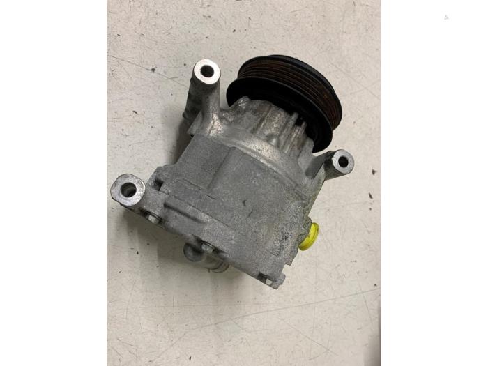 Klimapumpe van een Abarth 500C/595C/695C 1.4 T-Jet 16V 2011
