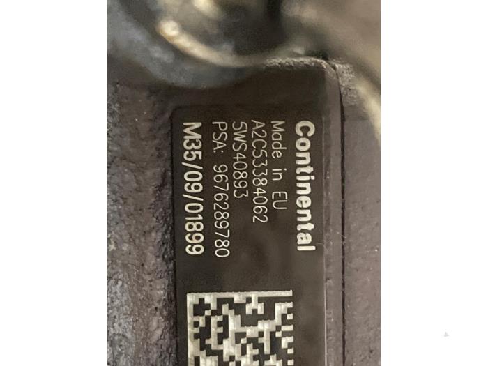 Used Diesel pump Volvo V40 (MV) 1.6 D2 Price on request offered by Autodemontage van de Laar
