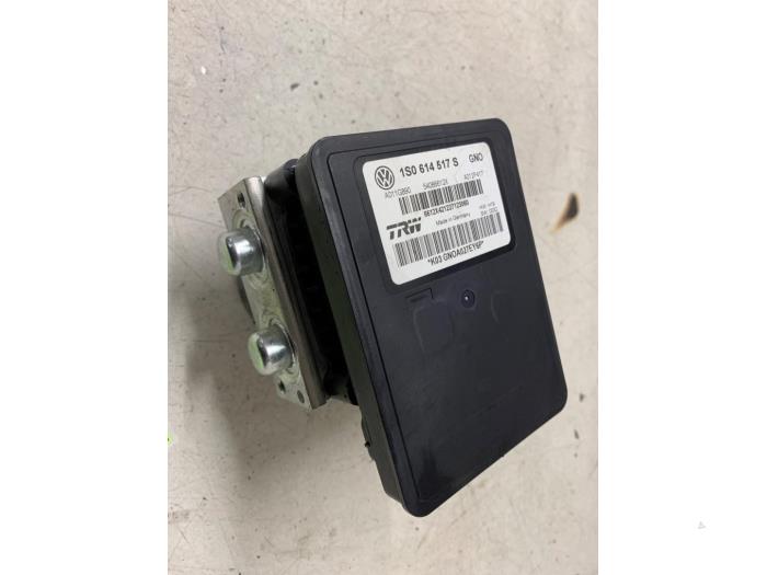 Begagnade ABS-pump Volkswagen Up! (121) 1.0 MPI 12V Pris € 121,00 Inklusive moms erbjuds av Autodemontage van de Laar