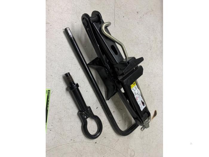 Używane Dzwignik Ford Transit Courier 1.5 TDCi 75 Cena € 35,00 Procedura marży oferowane przez Autodemontage van de Laar