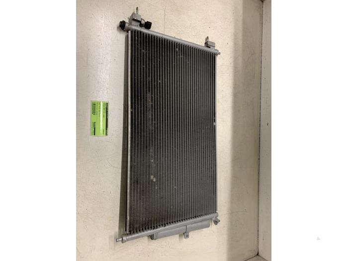 Usagé Radiateur clim Nissan Note (E11) 1.6 16V Prix € 70,00 Règlement à la marge proposé par Autodemontage van de Laar