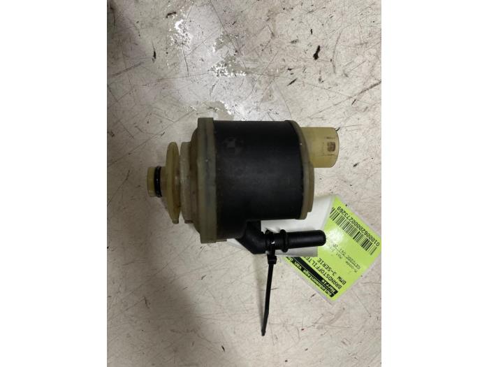 Gebrauchte Kraftstofffilter BMW 3 serie (F30) 318d 2.0 16V Preis € 25,00 Margenregelung angeboten von Autodemontage van de Laar
