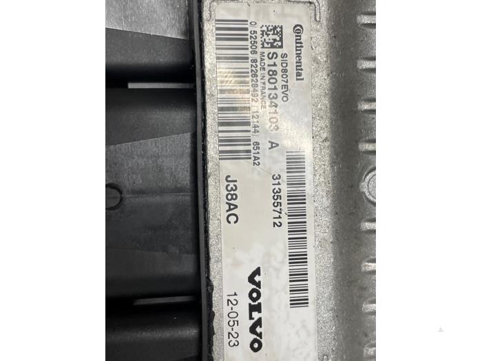 Used Engine management computer Volvo C30 (EK/MK) 1.6 D2 16V Price € 125,00 Margin scheme offered by Autodemontage van de Laar