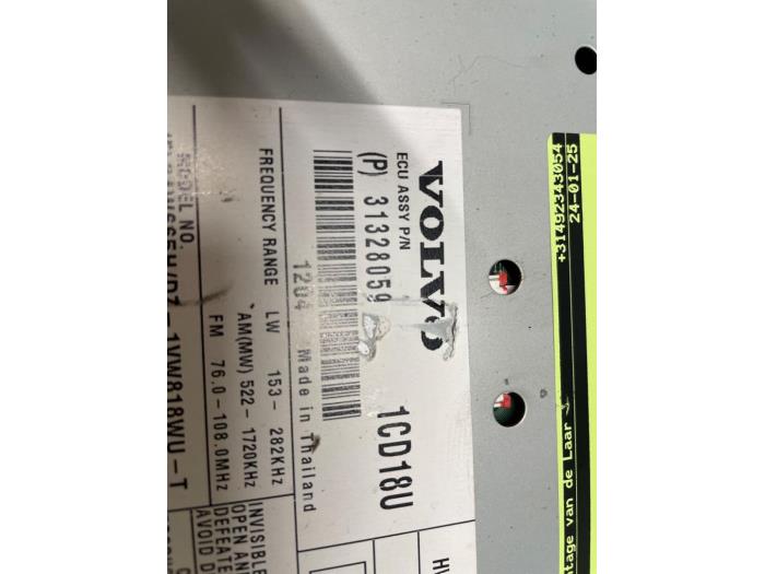 Używane Radio Volvo C30 (EK/MK) 1.6 D2 16V Cena € 100,00 Procedura marży oferowane przez Autodemontage van de Laar