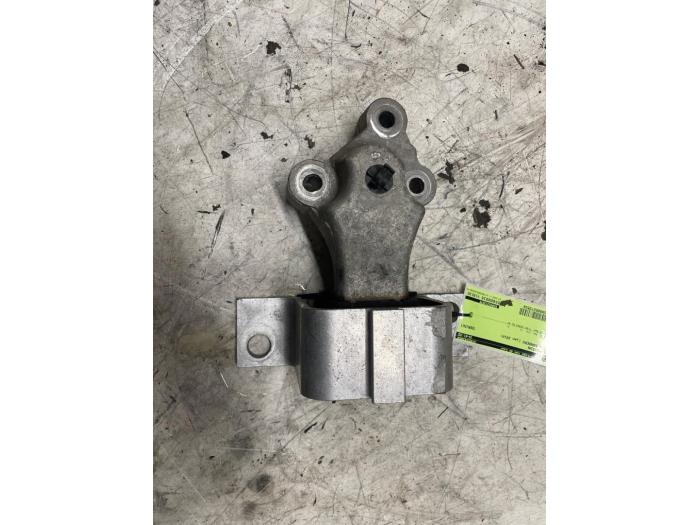 Usagé Support moteur Dacia Sandero I (BS) 1.2 16V Prix € 35,00 Règlement à la marge proposé par Autodemontage van de Laar