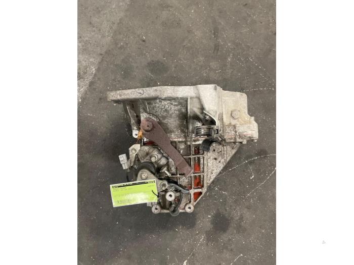 Usagé Boîte de vitesse Peugeot 108 1.0 12V Prix € 350,00 Règlement à la marge proposé par Autodemontage van de Laar